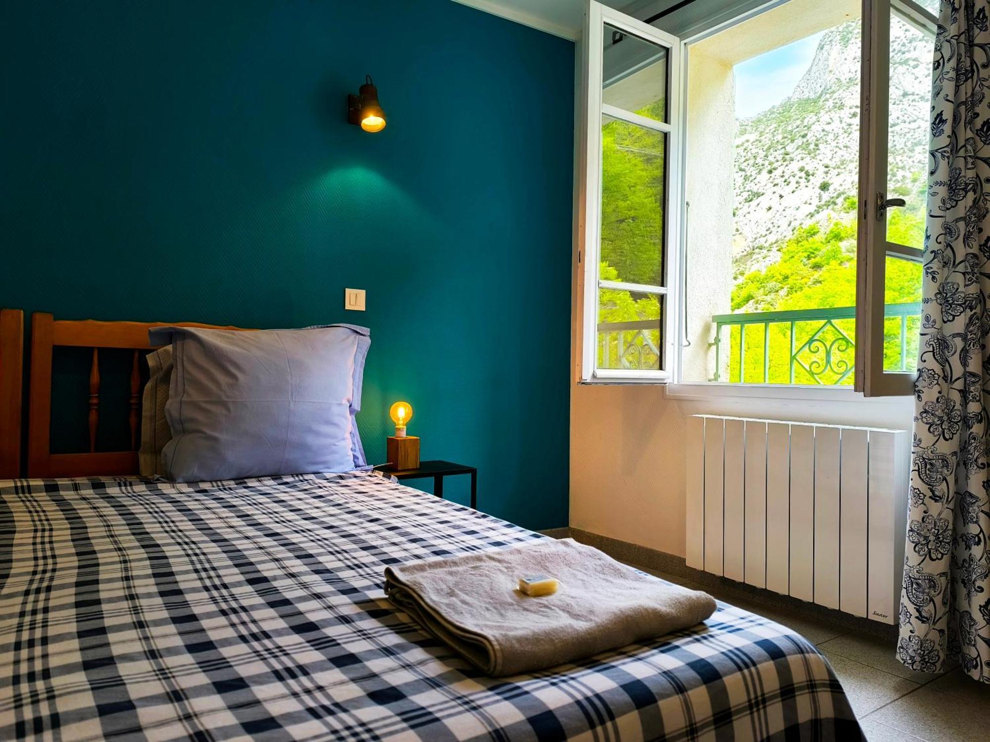 Auberge De Calendal Hotel Aiglun  Buitenkant foto